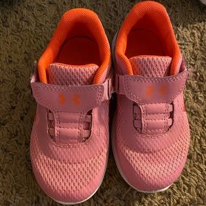 LIKE NEW UNDER ARMOUR SHOES